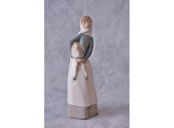Lladro'Girl With Lamb' Figurine #4584