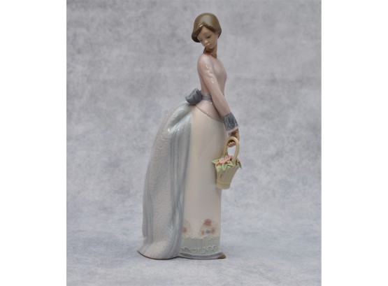 Lladro 'Basket Of Love' Figurine No 07622