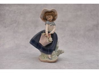Lladro 'Pretty Pickup' Figurine No 5222