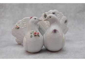 Lladro 'Couple Of Doves With Flowers' Figurine No 6359