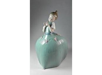 Lladro 'Girl In Green Dress' Figurine No 5118