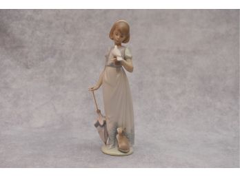 Lladro 'Summer Stroll' Figurine No 7611