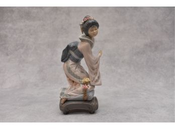 Lladro'Geisha Flower Girl' Figurine #1447