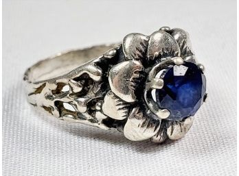 Elegant Vintage Sterling Silver Blue Stone Flower Ring