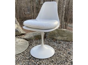 White Tulip Style Mid-century Modern Chair With White Vinyl Seat Cushion