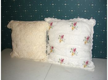 Lot Of 2 Decorative Pillows With Crocheted Edges 15 X 15'