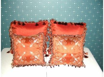 Lot Of 4 Pillows In 2 Sizes