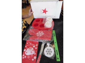 Holiday Cupcake Baking Set Macy's Includes Mitt Silicone Mold Liners Spatula