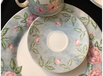 Pretty 20 Piece Rose Decorated Dinnerware By Churchill