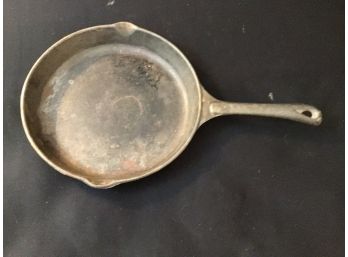 9-1/2 Frying Pan Possibly Cast Iron  Or Cast Aluminum Imusa