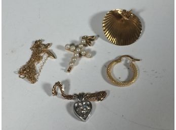 Small Lot Of Scrap 14k Gold, Small Pearls &  Diamond - 3.4 DWT Or 5.2 Grams Or Maybe Repair !