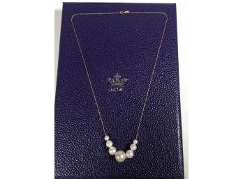 Beautiful 18' Pearl & 14kt Gold  Necklace - Nice Graduated Sizes - GREAT Gift Idea - Very Nice Piece