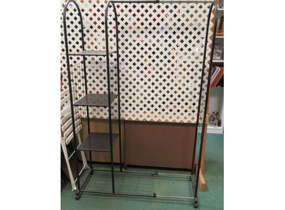 Adjustable Length Metal Store Display With Shelves