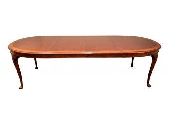 Drexel Herritage Dinning Room Table With Two Leaves And Protective Table Pads