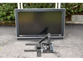 Sony KDL-V40XBR1 BRAVIA 40' XBR(R) LCD Television With Wall Mount*