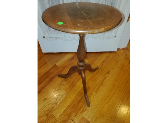 Early American Round Pedestal Side Table