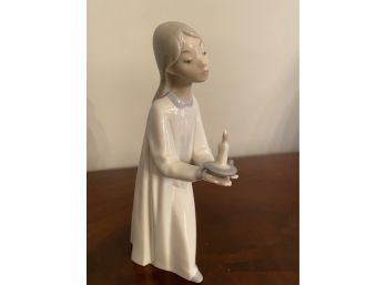 LLARDO Girl With Candle 4868 Porcelain Figurine