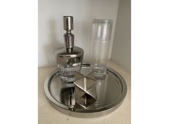 Set Of Mirrored Tray With Metal Star And 2 Glass Dispensers