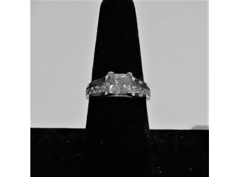 Jewelry - Unique Ladies Ring