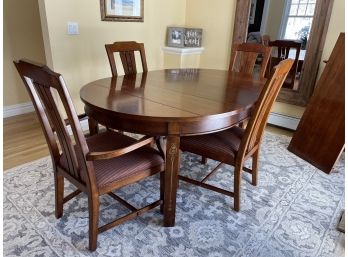 Drexel Dining Table With Two Leaves And Four Chairs