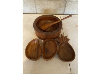 Wooden Salad Bowls With Serving Dishes