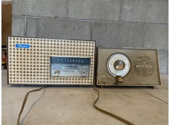 Set Of 2 Vintage Non-working GE Radios