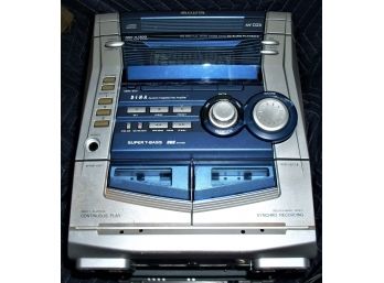 Aiwa NSX-AJ300 Compact Stereo System CD & Dual Cassette