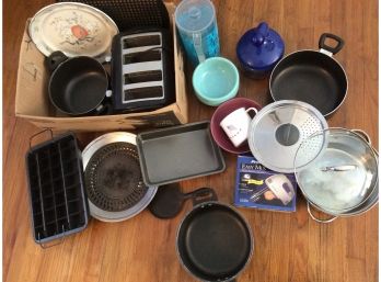 Large Lot Of Kitchen Items!