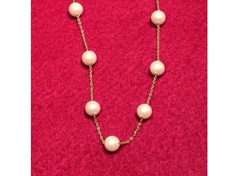 Vintage Gold Tone And Pearl Necklace.