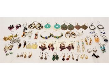 Awesome Large Assortment Of Ladies Pierced Fashion Earrings