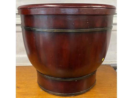 Contemporary Asian Bath Bucket With Lid