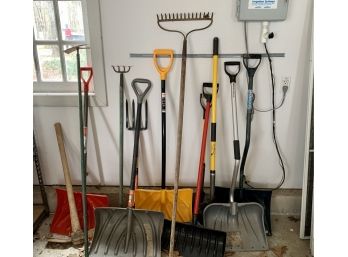 Snow Shovels, Rakes & Hand Tools