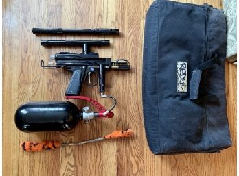 WPG Auto Cocker Paint Ball Gun With Nitro Duck Tank And Carrying Case