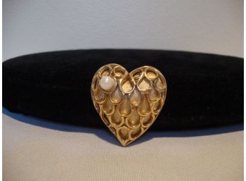 Vintage Boucher Gold Tone Real Pearl Heart Pin