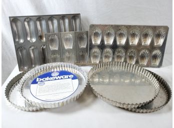 Tin Bakeware - Three Vintage Madeleine Pans And Four Rowoco France Quiche Pans