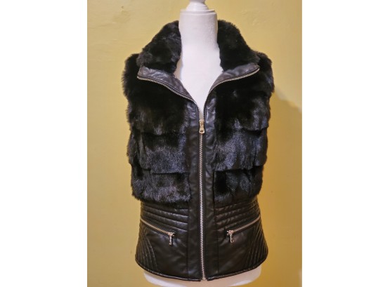 Beautiful GUESS Black Faux Fur & Leather Lined Ladies Zip Up Vest - Size Medium