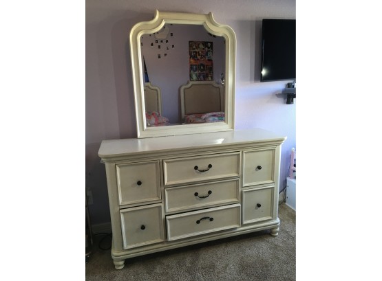 White Dresser With 6 Drawers  And Mirror
