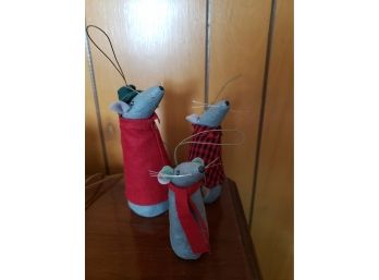 3 Mice Clothed Ornaments Or Table Top Decor