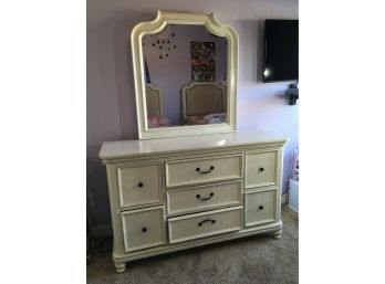 White Dresser With 6 Drawers  And Mirror