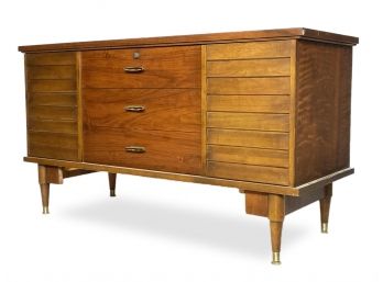 A Vintage Mid Century Modern Cedar Chest By Lane Furniture