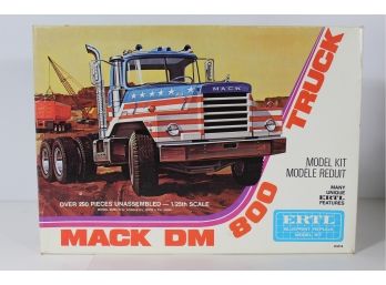 Ertl Mack DM 800 Truck