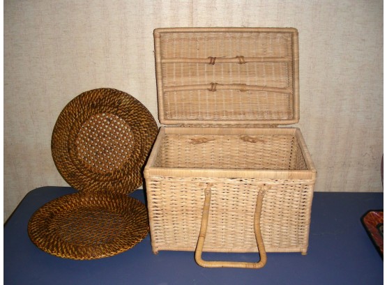 Wicker Picnic Basket And 2 Plate Holders