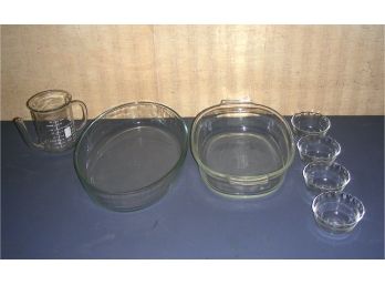 Pyrex Glass Casseroles (2), Custard Cups (4), And Catamount Measuring Cup