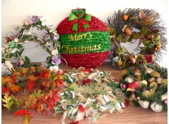 Lot Of 7 Christmas Wreaths (E)