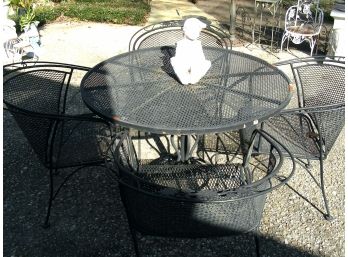 Patio Lot K: Round Metal Patio Table With 4 Matching Chairs