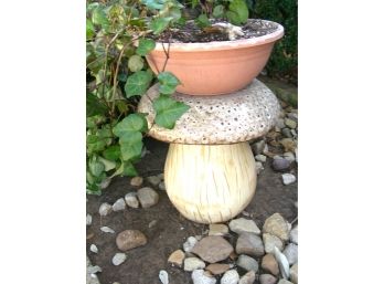 Mushroom Plant Stand - 16 Inches Tall