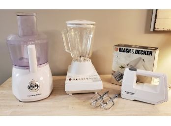 Kitchen Small Appliance Lot - Hamilton Beach Food Processor & Blender, Black & Decker Hand Mixer
