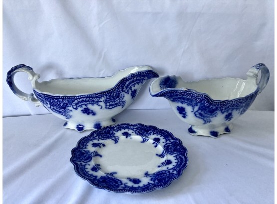 Ashburton Flow Blue 2 Gravy Boats And One Plate