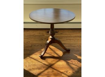 Ethan Allen Round Mahogany Table With Pineapple Base