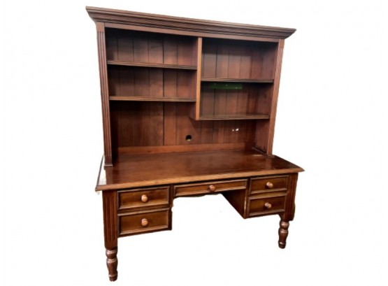 Beautiful Desk With Hutch